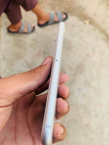 iphone 8 PTA 64gb 4