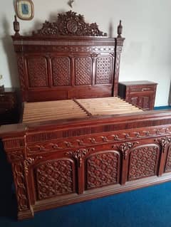 Original Chinoti-made bed 0