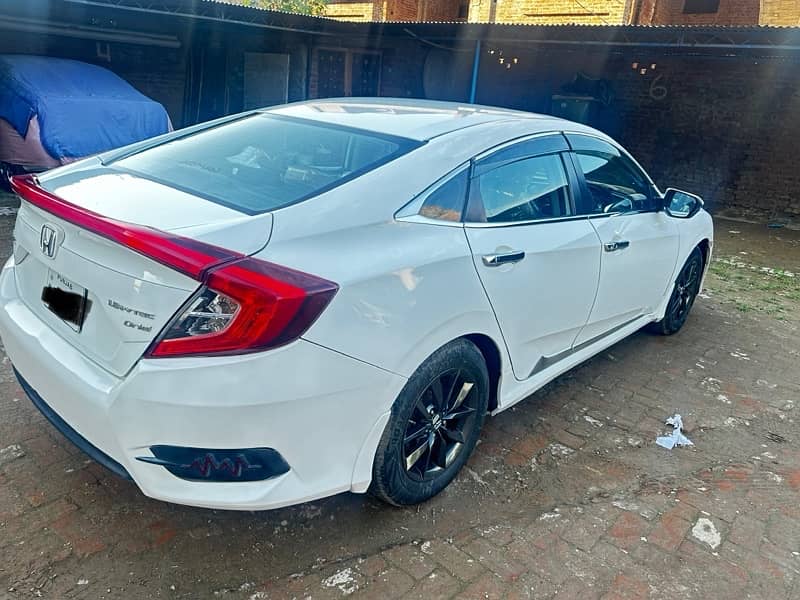 Honda Civic Oriel 2018 4