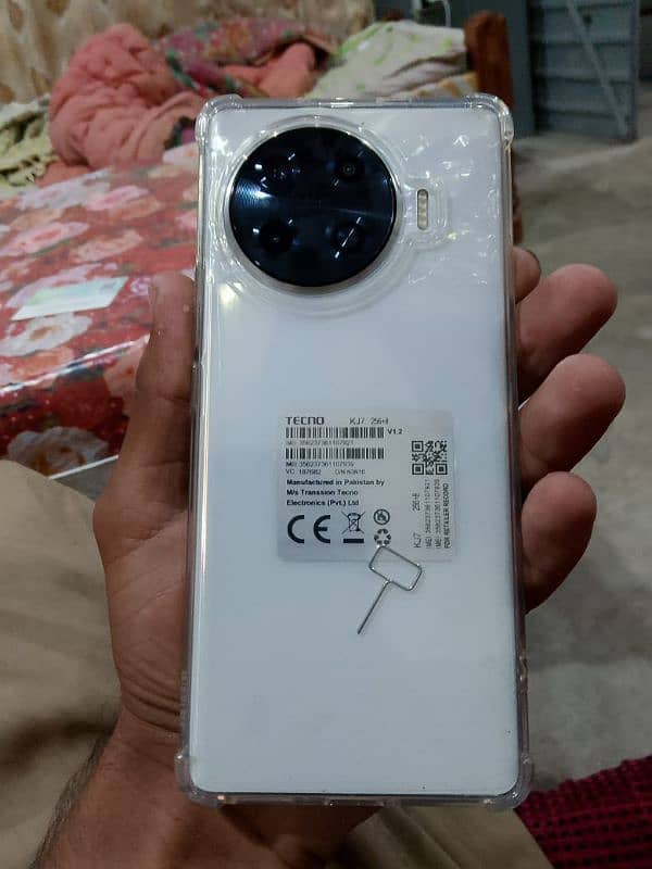 spark 20 pro+. 16-256gb. 11 month wrnty. Exchnge zero30 . I pay diffrnc 2