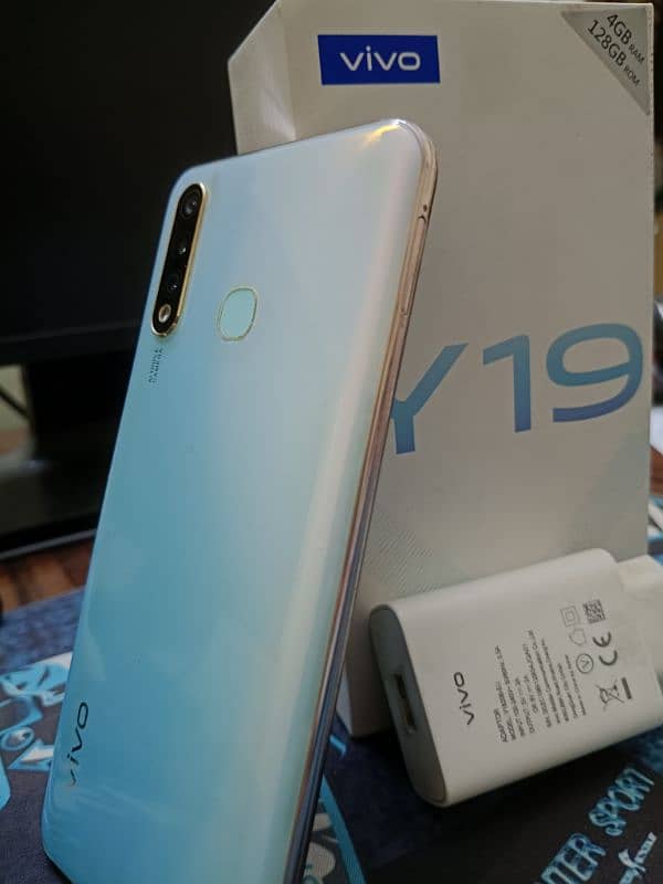 vivo y19 4/128 gb with box,original charger,wire. 1