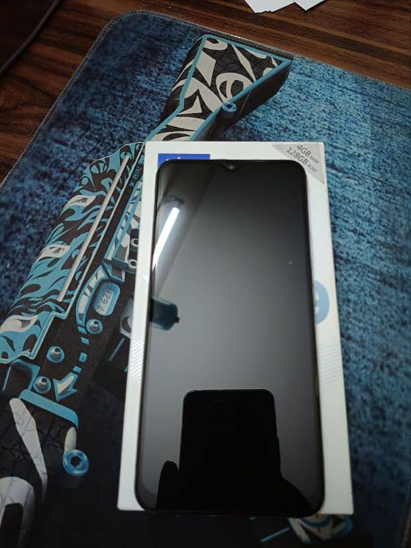 vivo y19 4/128 gb with box,original charger,wire. 2