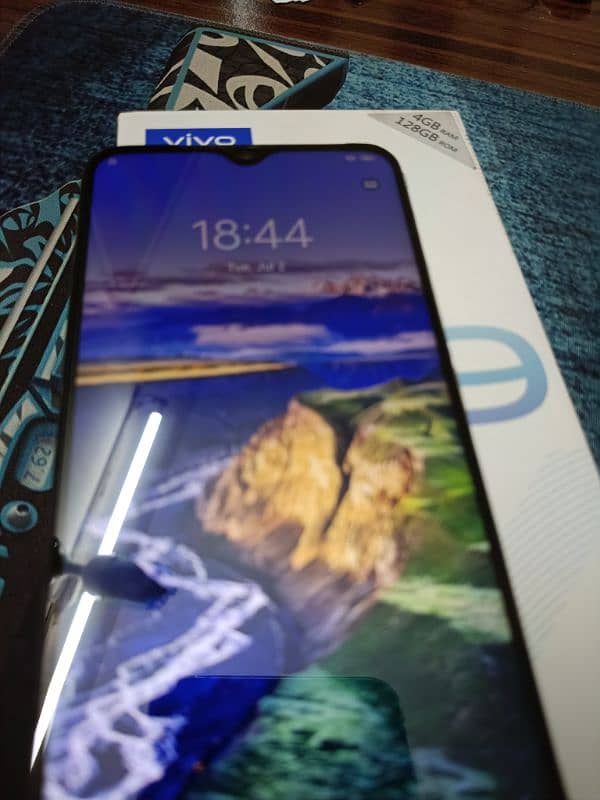 vivo y19 4/128 gb with box,original charger,wire. 3