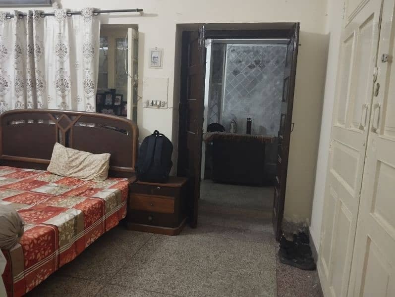 fully furnished room for paying guest, no timming issue for females, 1