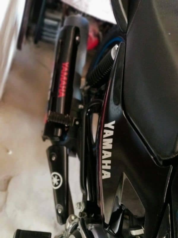 YAMAHA YBR 125 New condition 14