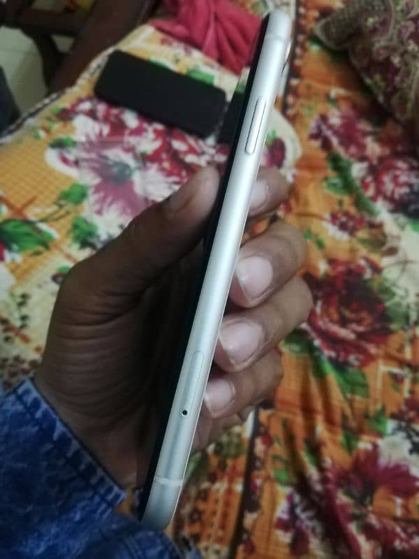 iPhone xr PTA Approved 64 all original n okay 3