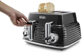 De'Longhi 4 slice toaster