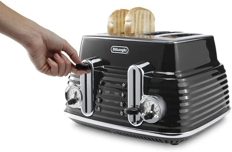 De'Longhi Scolpito 4 slice toaster 0