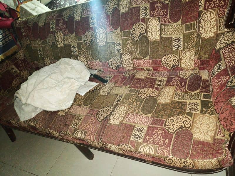 5 seater sofa set for sale in good condition 1