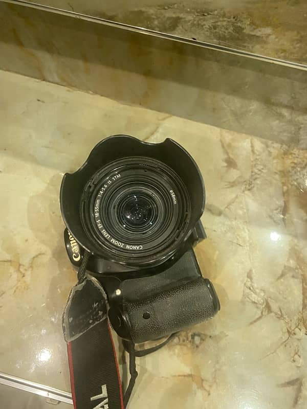 60D DSLR with lens 5