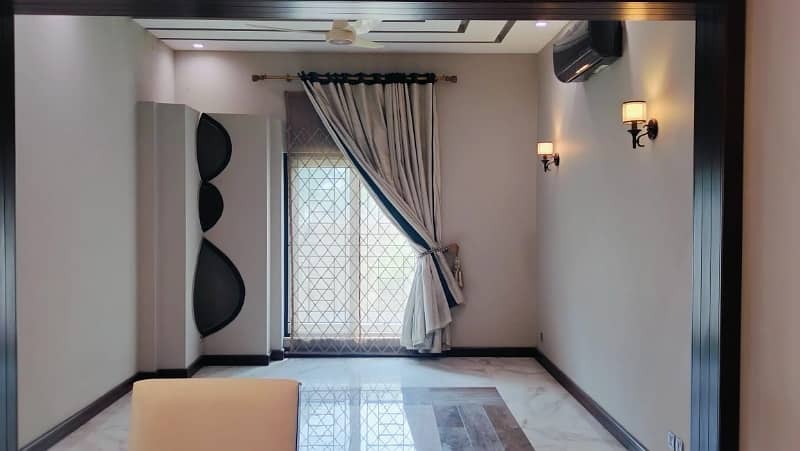 10 Marla House Is Available For Sale In Bahria Town Janiper Block Lahore 0