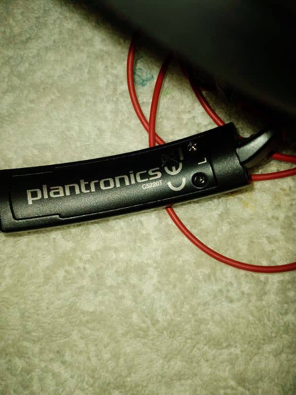 Plantronics And Wantek headset 3