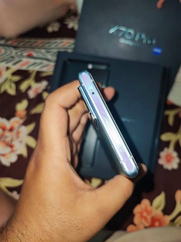 VIVO X70 PRO  12 /256 6