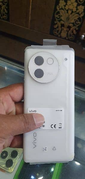 v 30e vivo 1