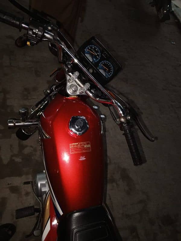 Bike Honda 125 Red colour condition 10 by 10 0