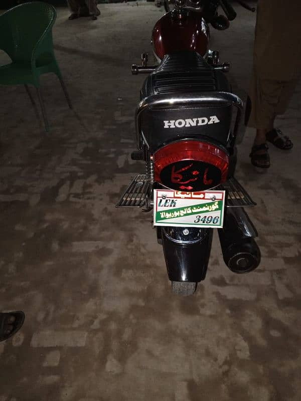 Bike Honda 125 Red colour condition 10 by 10 4