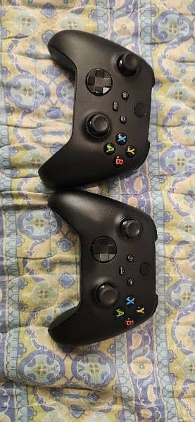 Selling 3 xbox series x controllers with type c and bluetooth 0