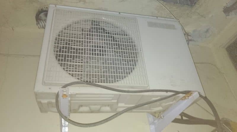 Non Inverter Orient Air Condition For Sale 1