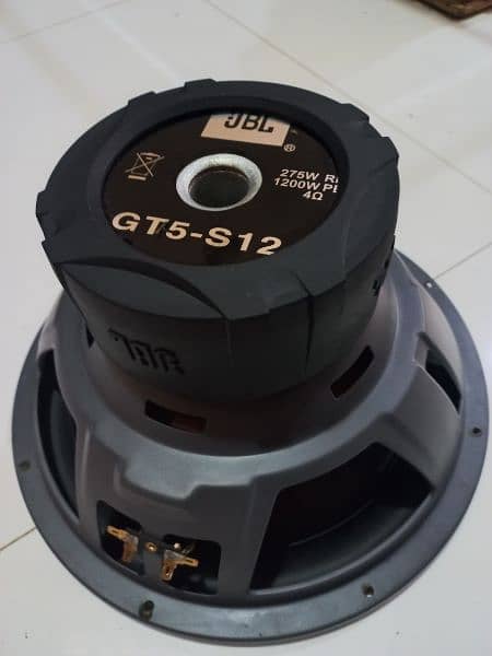 jbl woofer for car sound  not pioneer. its jbl 1