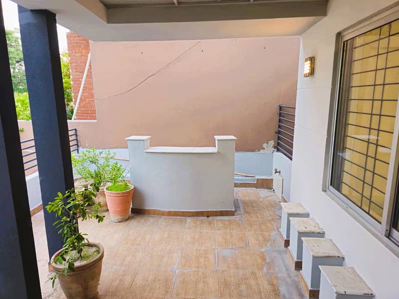 Beautiful 1 Kanal modern villa For Sale in Sui Gas Society Phase 1 5