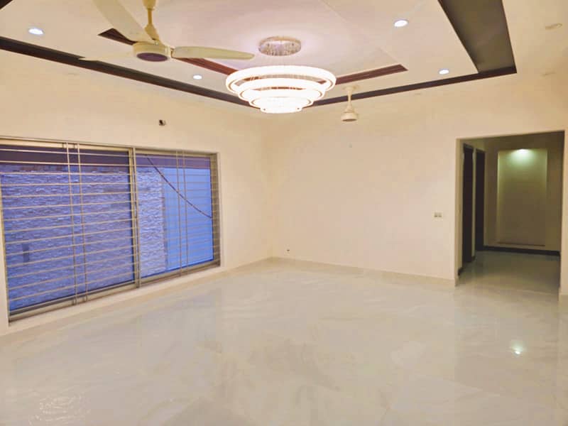 Beautiful 1 Kanal modern villa For Sale in Sui Gas Society Phase 1 18