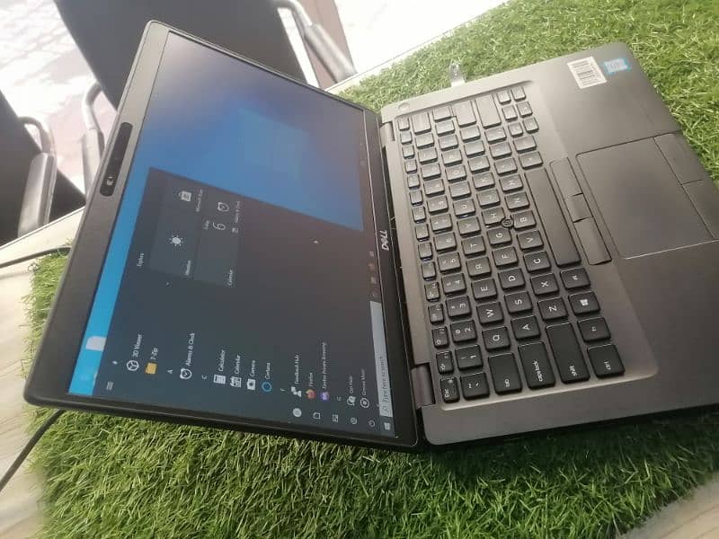 Dell 5400 i7 8th gen 16 GB RAM + glass less touch screen 4