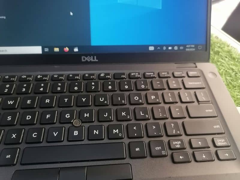 Dell 5400 i7 8th gen 16 GB RAM + glass less touch screen 5