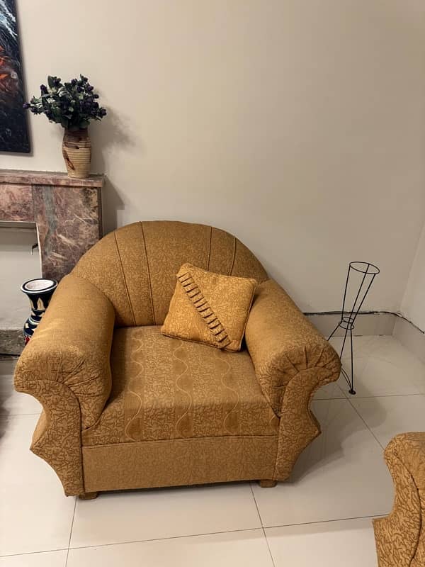 2 sofa sets (11 seater) 3