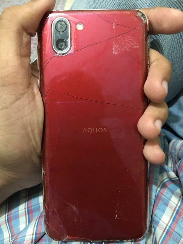 Aquos r2 0