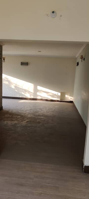 1 Kanal Floor Suitable For Gym, Warehouse, IT Office, Call Center Near DHA Phase1 3