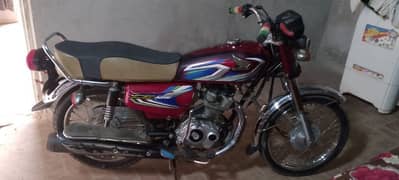 Honda CG 125 available in Samundri city