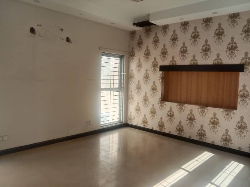 10 Marla Well Maintained House DHA Phase 5 20