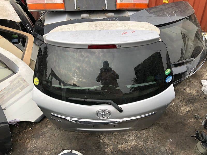 Toyota vitz 2013-18 door Digi bonnet fender 18