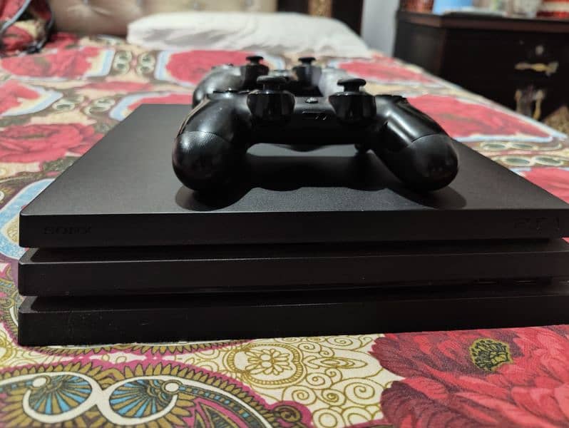 PS4 pro 1tb with two controllers jailbreak 1