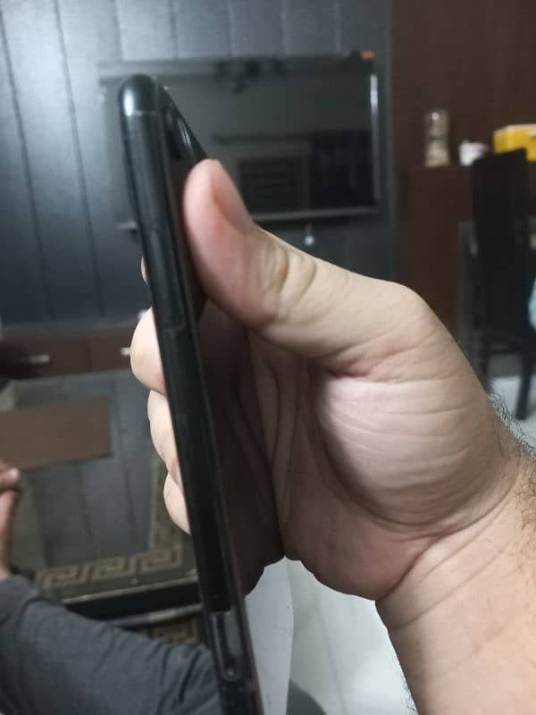 iphone XR  64 gb lla model 2