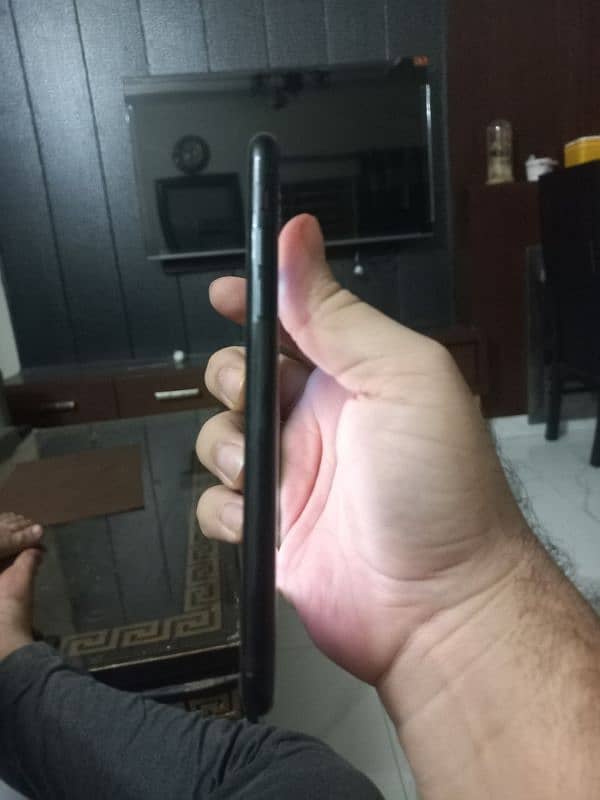 iphone XR  64 gb lla model 3