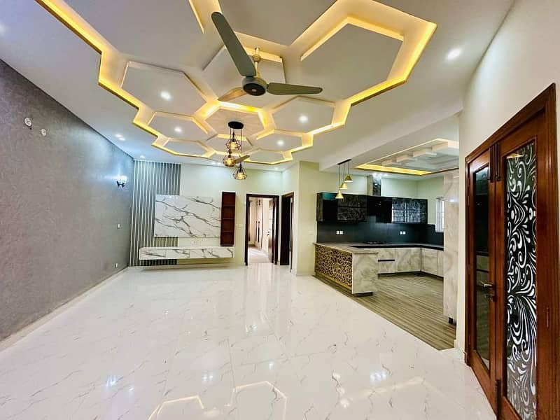 Beautiful 10 Marla Designer House For Rent 0