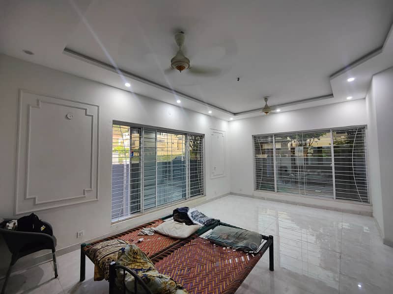 Beautiful Kanal Designer House For Rent 4