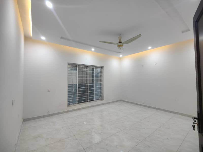 Beautiful Kanal Designer House For Rent 11