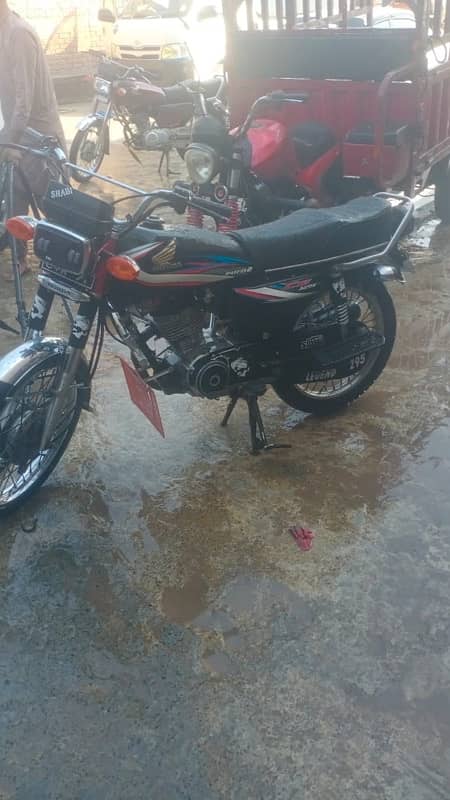 Honda 125 Black with special Number 0