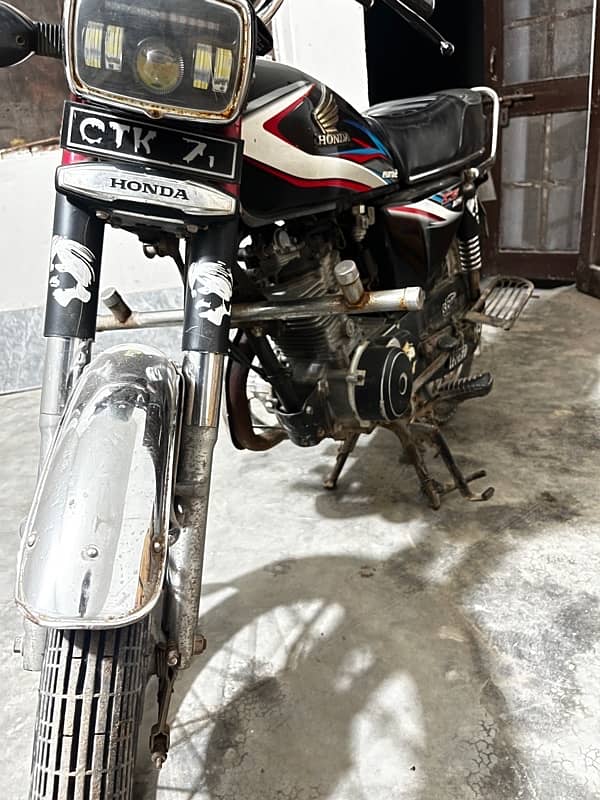 Honda 125 Black with special Number 3