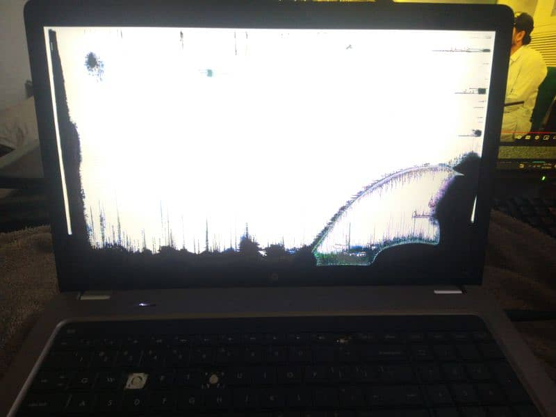 HP laptop for sell screen broken 1