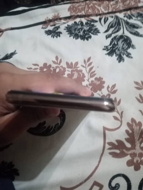 iPhone 11 Pro Max Non PTA 64gb 3