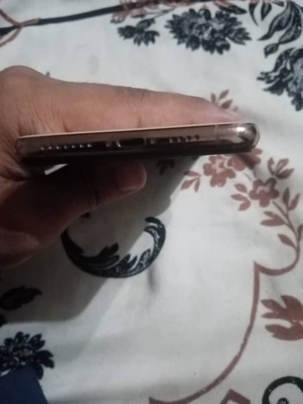 iPhone 11 Pro Max Non PTA 64gb 4