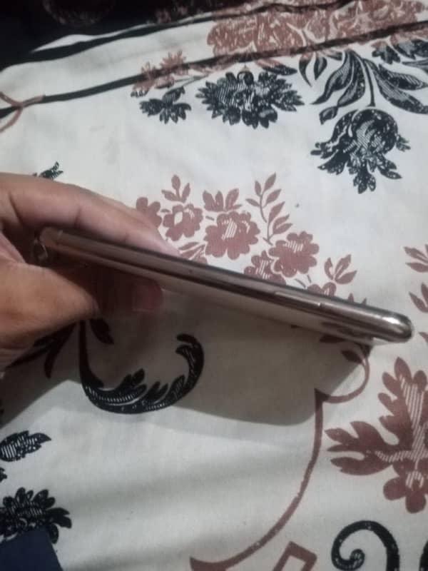 iPhone 11 Pro Max Non PTA 64gb 5