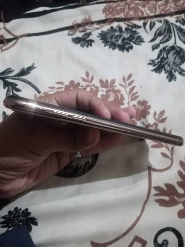 iPhone 11 Pro Max Non PTA 64gb 6