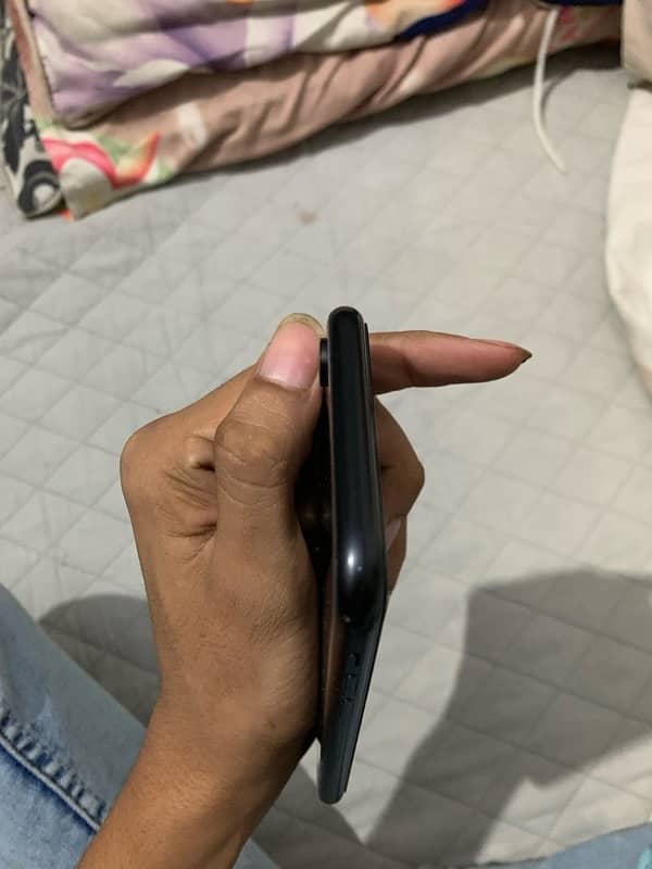 iphone XR NON PTA Watar pack check ho better health 80 03091455301 12