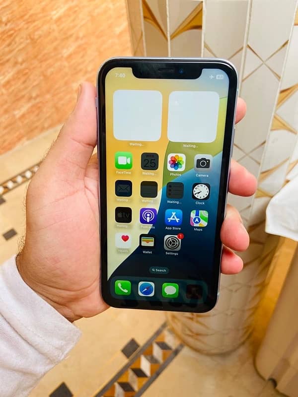 iPhone XR non pta 128gb waterproof condition  10/9 5