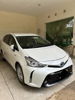 Toyota Prius Alpha 2015