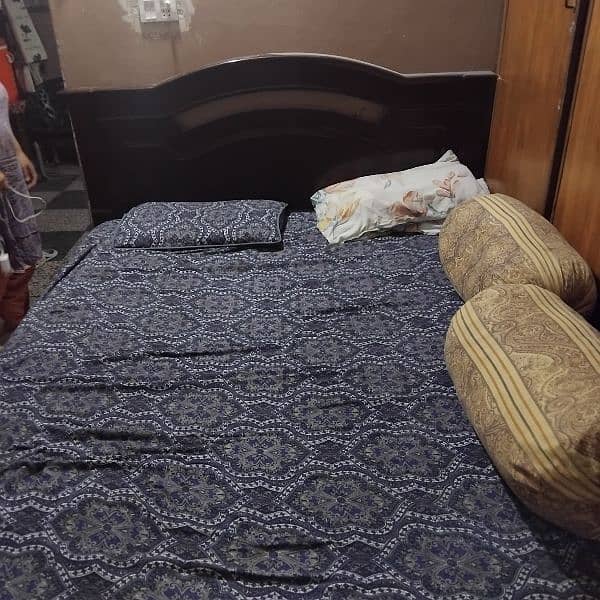 urgent sale me full bedroom set 1